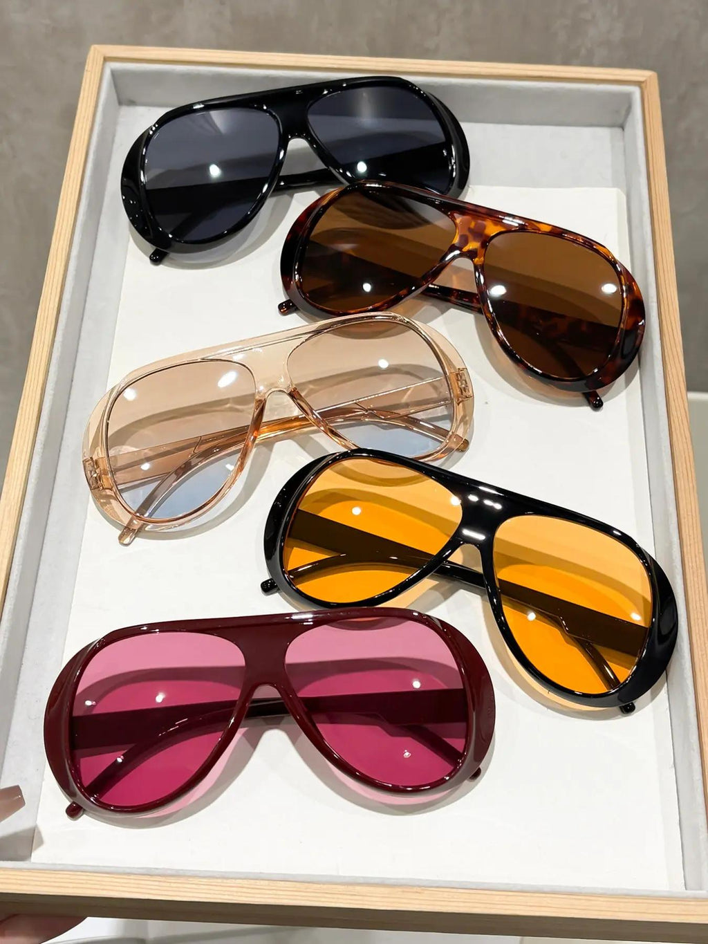 5 pairs of Y2K street-style women's sunglasses with leopard print, perfect for beach vacations, driving, and a night out—stylish accessories for any occasion